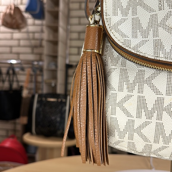 💥$3 - NQ812 - MK - Picture 4 of 8